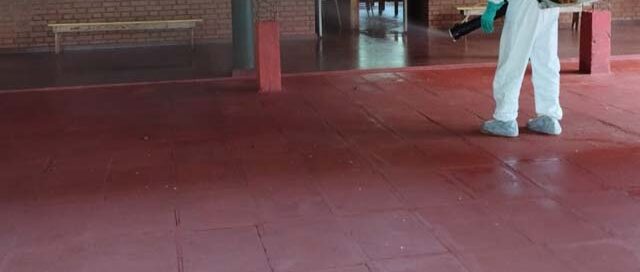 Puerto Piray realizó fumigación y desmalezado en escuelas antes del inicio de clases