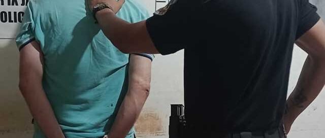 Jardín América: conductor ebrio volcó sobre la Ruta 12, huyó y fue detenido