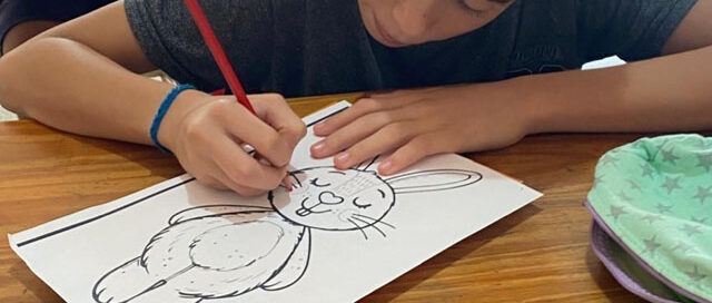 Taller creativo de Pascua en el Hogar de Día de Posadas