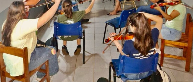 Puerto Rico impulsa un taller municipal de violín abierto a toda la comunidad