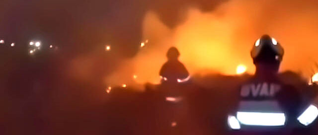 Apóstoles: bomberos combatieron un incendio de malezas en la zona de la Minera Vieja