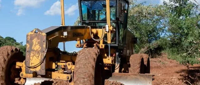 Bernardo de Irigoyen: avanzan obras de mejora en caminos vecinales del paraje Gramado