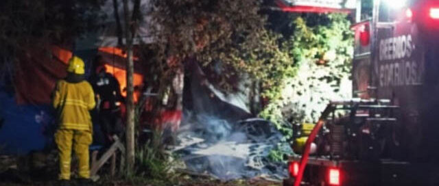 San Martín: una vivienda fue consumida por un incendio y no hubo heridos