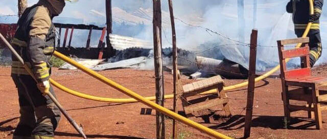 Jardín América: una familia perdió su vivienda tras un incendio total en Colonia Oasis