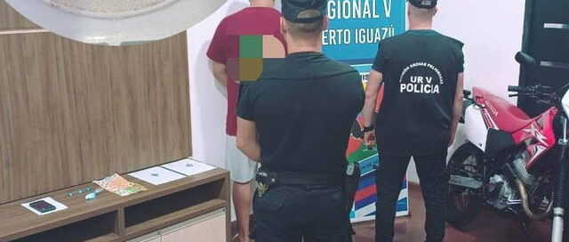 Puerto Iguazú: detuvieron a un joven con cocaína, dinero en efectivo y una motocicleta sin documentación