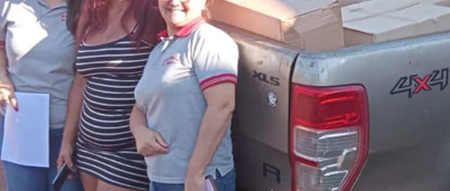 Wanda: entregaron roscas de Pascua a trabajadores tareferos de la localidad