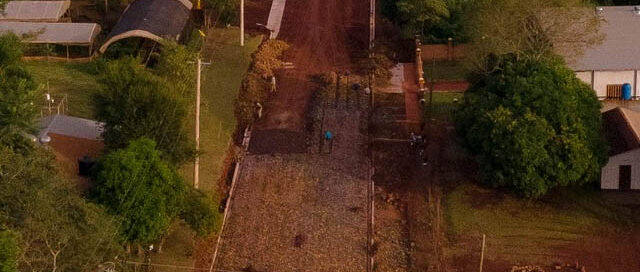 Andresito: avanzan las obras de empedrado sobre la avenida Chile para mejorar la conectividad