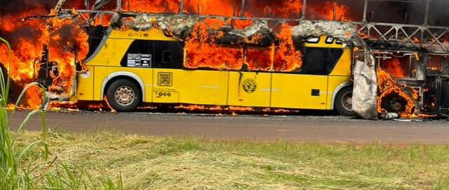 Mártires: se incendió un colectivo de larga distancia y no hubo personas lesionadas