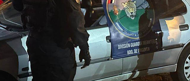Se vieron rodeados en un control y abandonaron un auto acondicionado para el contrabando en la frontera de Irigoyen