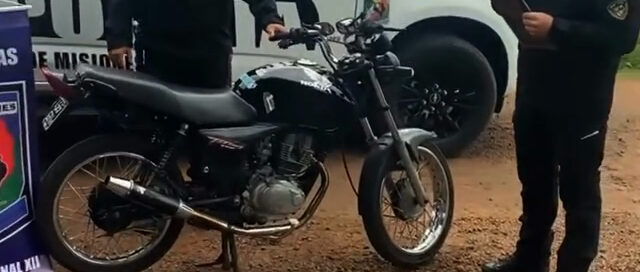Moto adulterada y con patente cambiada: secuestran una Honda Titán tras persecución en Dos Hermanas
