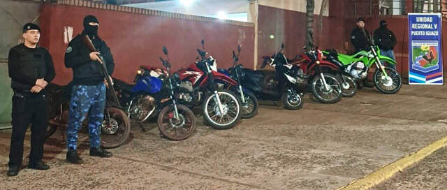 Puerto Iguazú: clausuraron un bar por falta de habilitación y retuvieron motocicletas en operativo nocturno