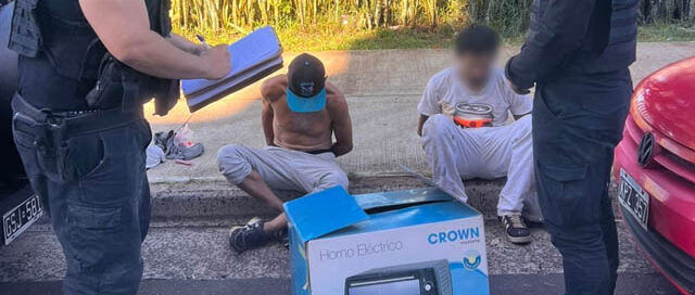 Posadas: detuvieron a dos ladrones reincidentes tras un alerta del 911 y secuestraron elementos sospechosos